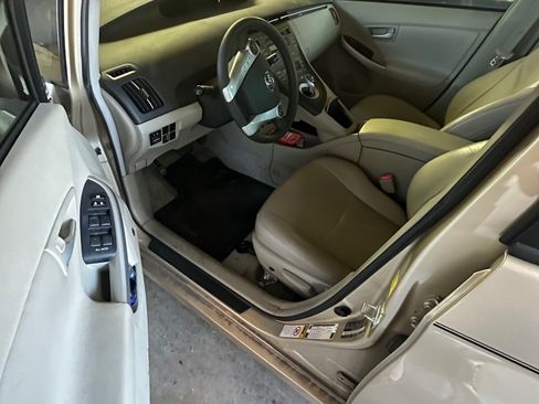 Used 2011 Toyota Prius Three image 6