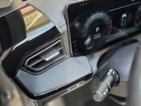 Used 2025 Nissan Kicks SR image 11