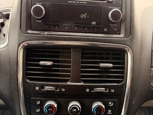 Used 2013 RAM C/V Tradesman FWD image 14
