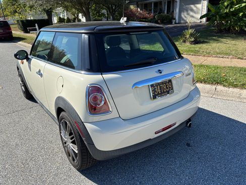 Used 2013 MINI Cooper Hardtop image 2
