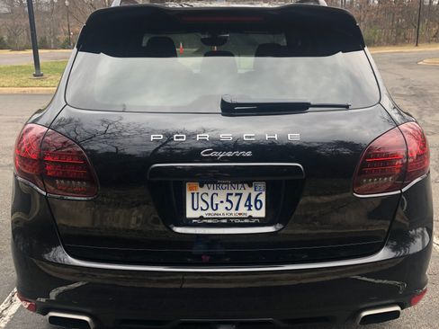 Used 2014 Porsche Cayenne Sport Utility 4D image 8