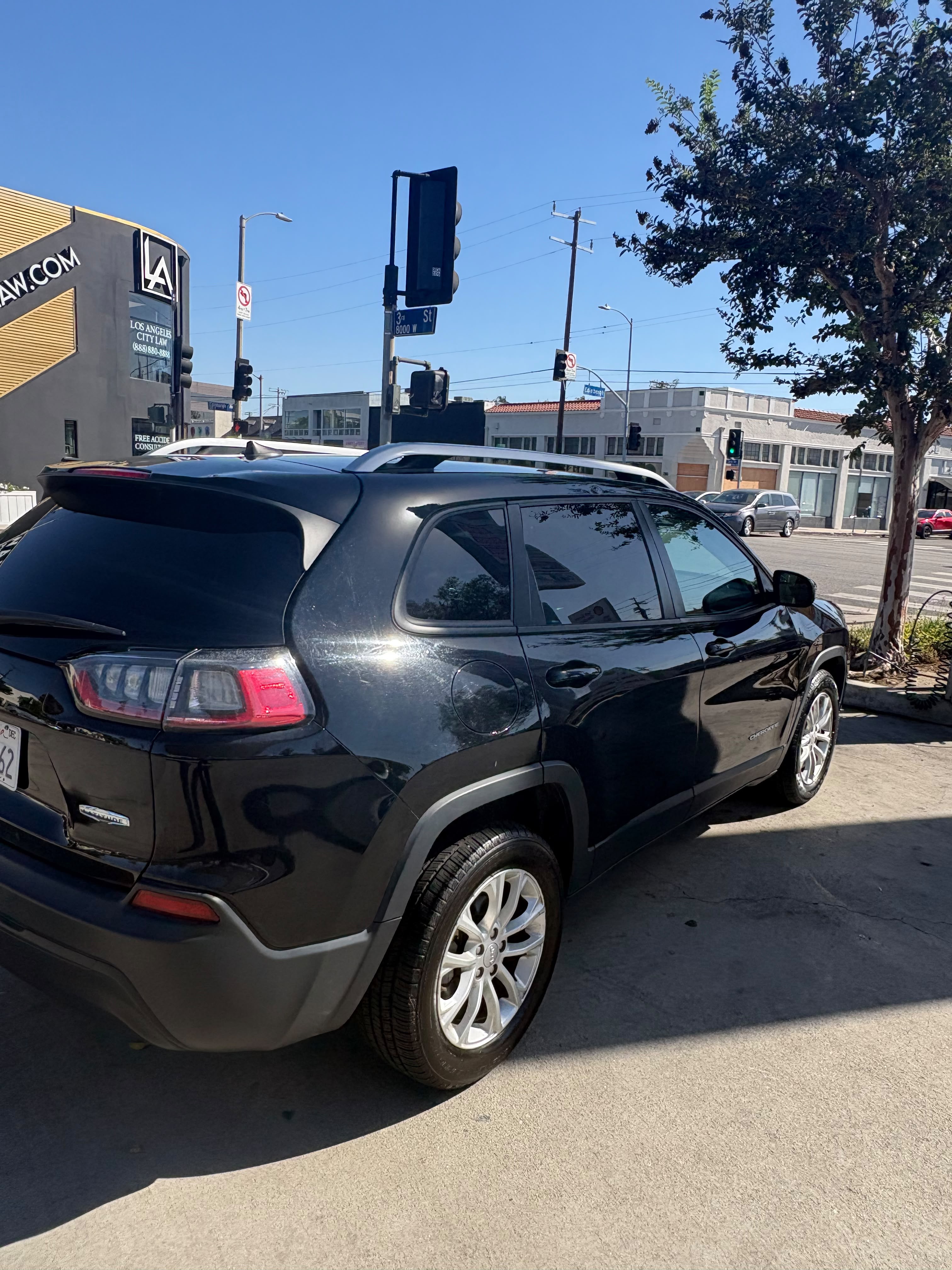 Used 2020 Jeep Cherokee Latitude FWD image 5