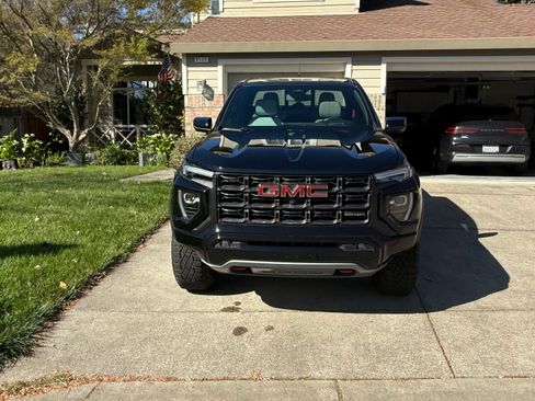 Used 2023 GMC Canyon AT4X image 9