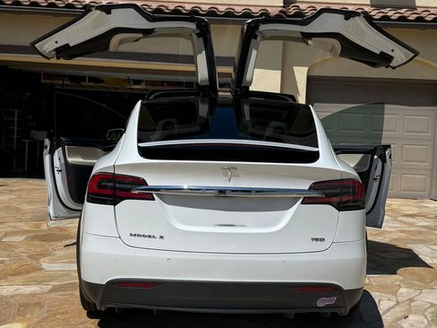 Used 2018 Tesla Model X 75D AWD/4WD image 6