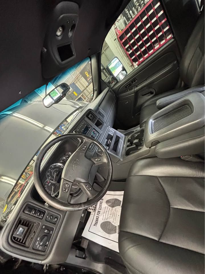 Used 2004 Chevrolet Silverado 2500 LT w/ Heavy-Duty Power Package AWD/4WD image 19