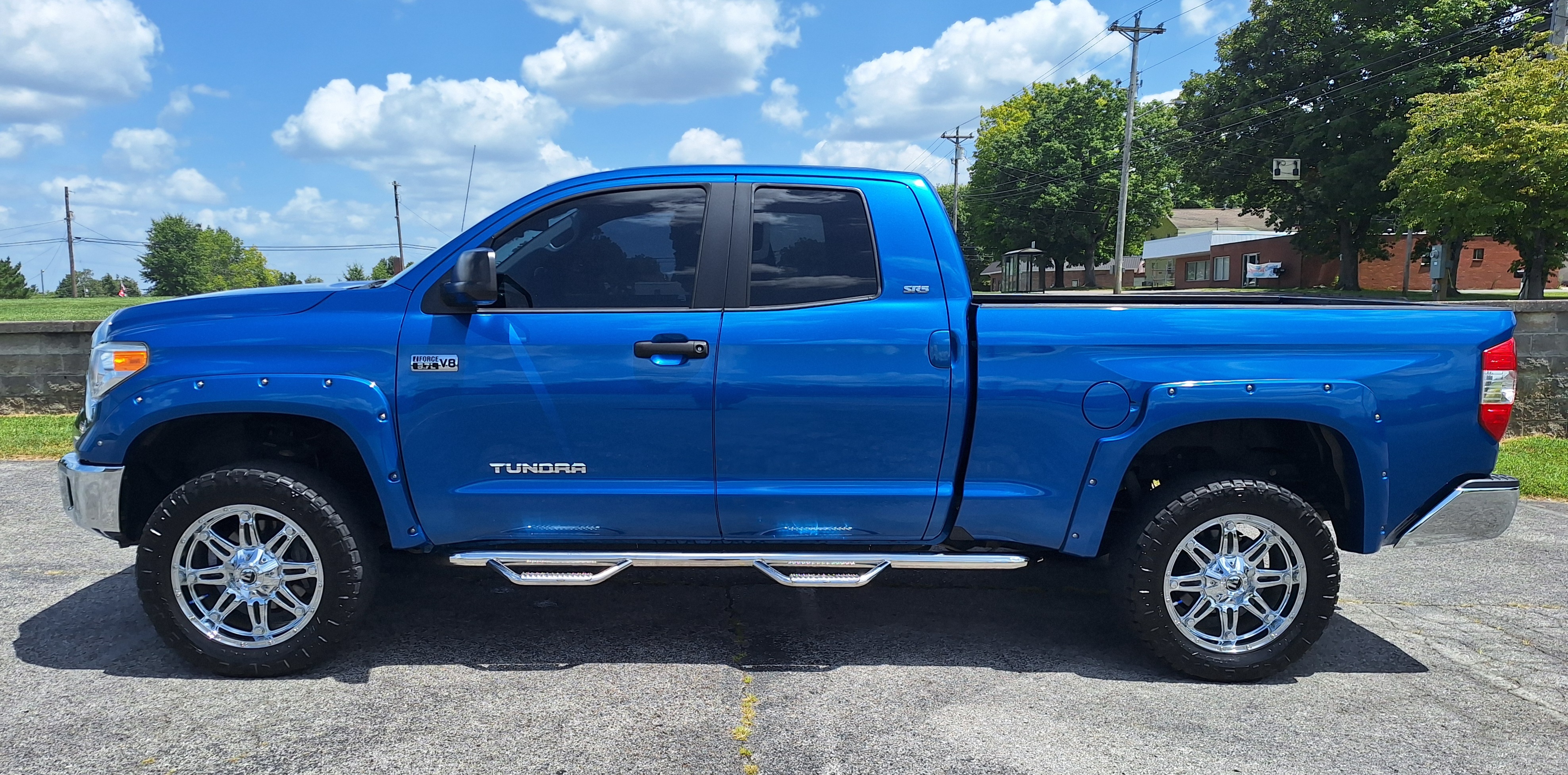 Used 2017 Toyota Tundra SR5 w/ SR5 Upgrade Package AWD/4WD image 11