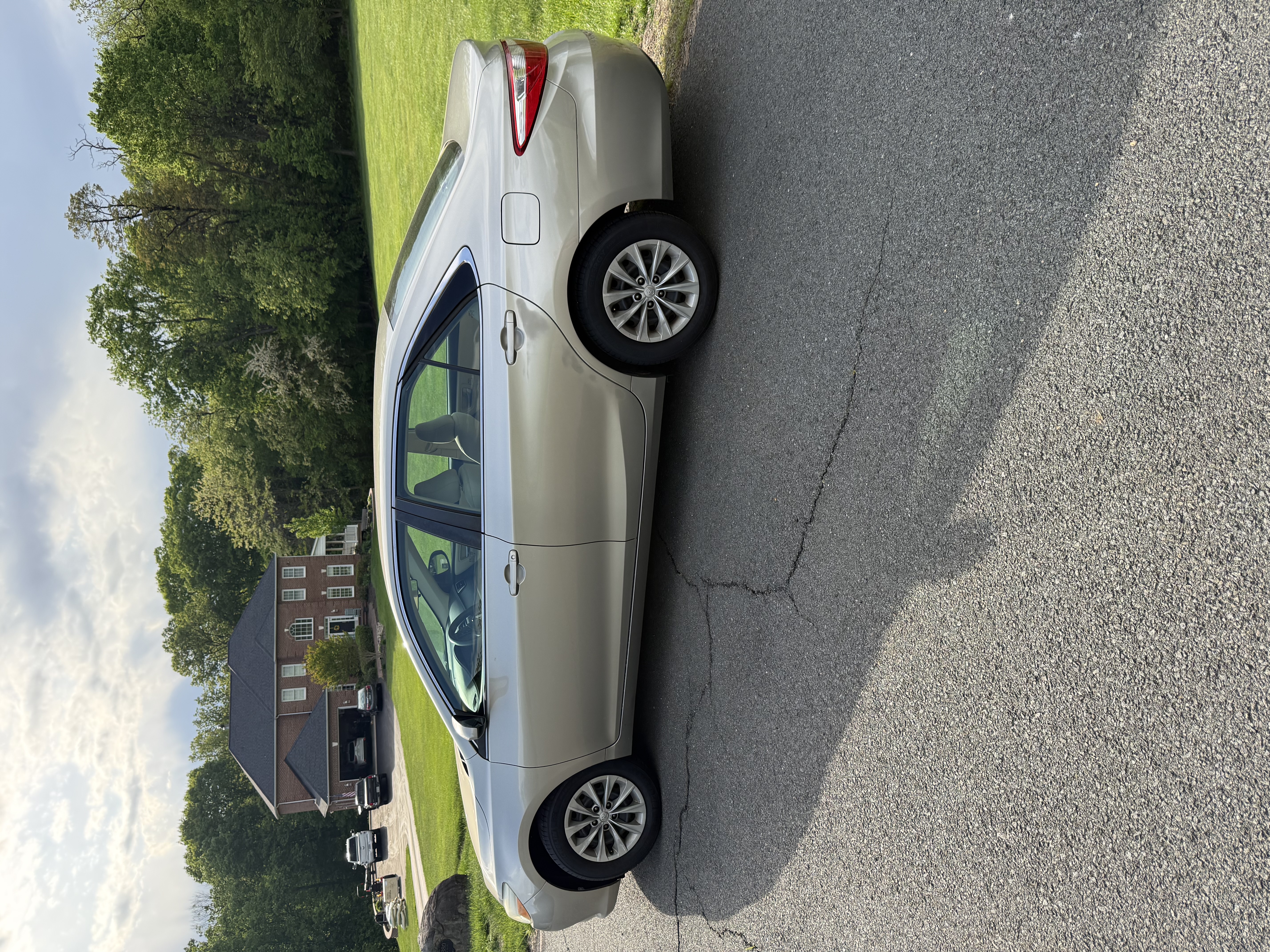 Used 2015 Toyota Camry LE FWD image 1