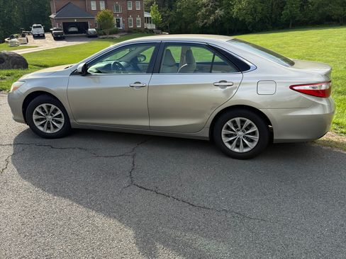 Used 2015 Toyota Camry LE FWD image 1