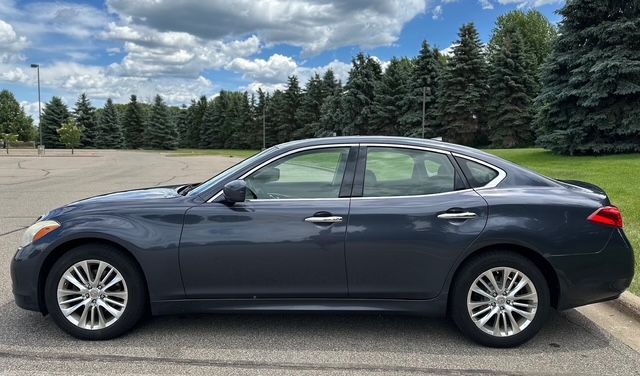 Used 2011 INFINITI M56 x w/ Deluxe Touring Pkg AWD/4WD image 2