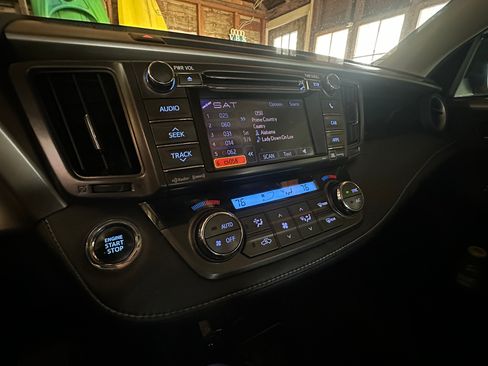 Used 2013 Toyota RAV4 Limited image 9