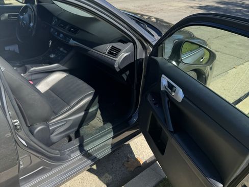 Used 2013 Lexus CT 200h image 4