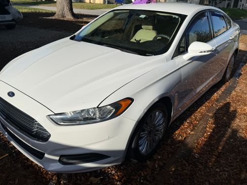 Used 2015 Ford Fusion SE image 5
