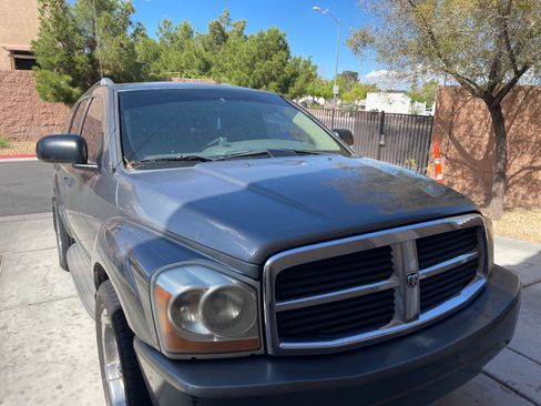 Used 2005 Dodge Durango SLT w/ Family Value Group RWD image 2