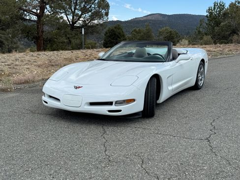 Used 1998 Chevrolet Corvette Convertible 2D w/ Performance Handling Pkg image 2
