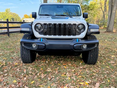 Used 2024 Jeep Wrangler Unlimited Rubicon 4xe image 4
