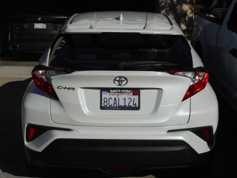 Used 2018 Toyota C-HR XLE image 10