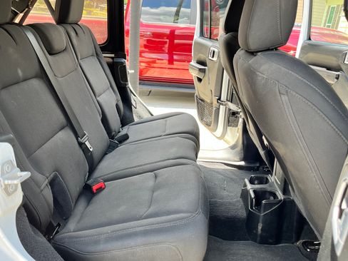Used 2020 Jeep Wrangler Unlimited Sport S AWD/4WD image 4