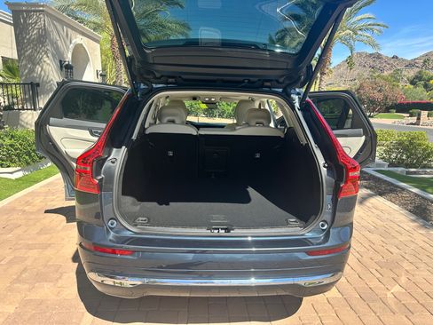 Used 2022 Volvo XC60 B5 Inscription w/ Protection Package image 8