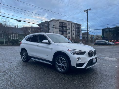 Used 2018 BMW X1 xDrive28i image 1