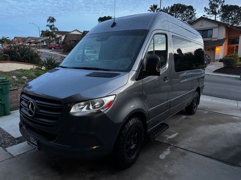 Used 2019 Mercedes-Benz Sprinter 2500 image 1