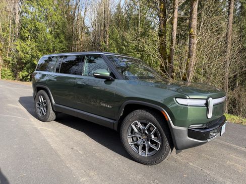 Used 2025 Rivian R1S Adventure image 2