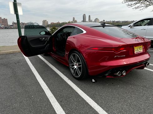 Used 2017 Jaguar F-TYPE R image 8