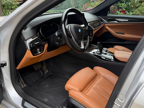Used 2019 BMW 530e xDrive AWD/4WD image 8