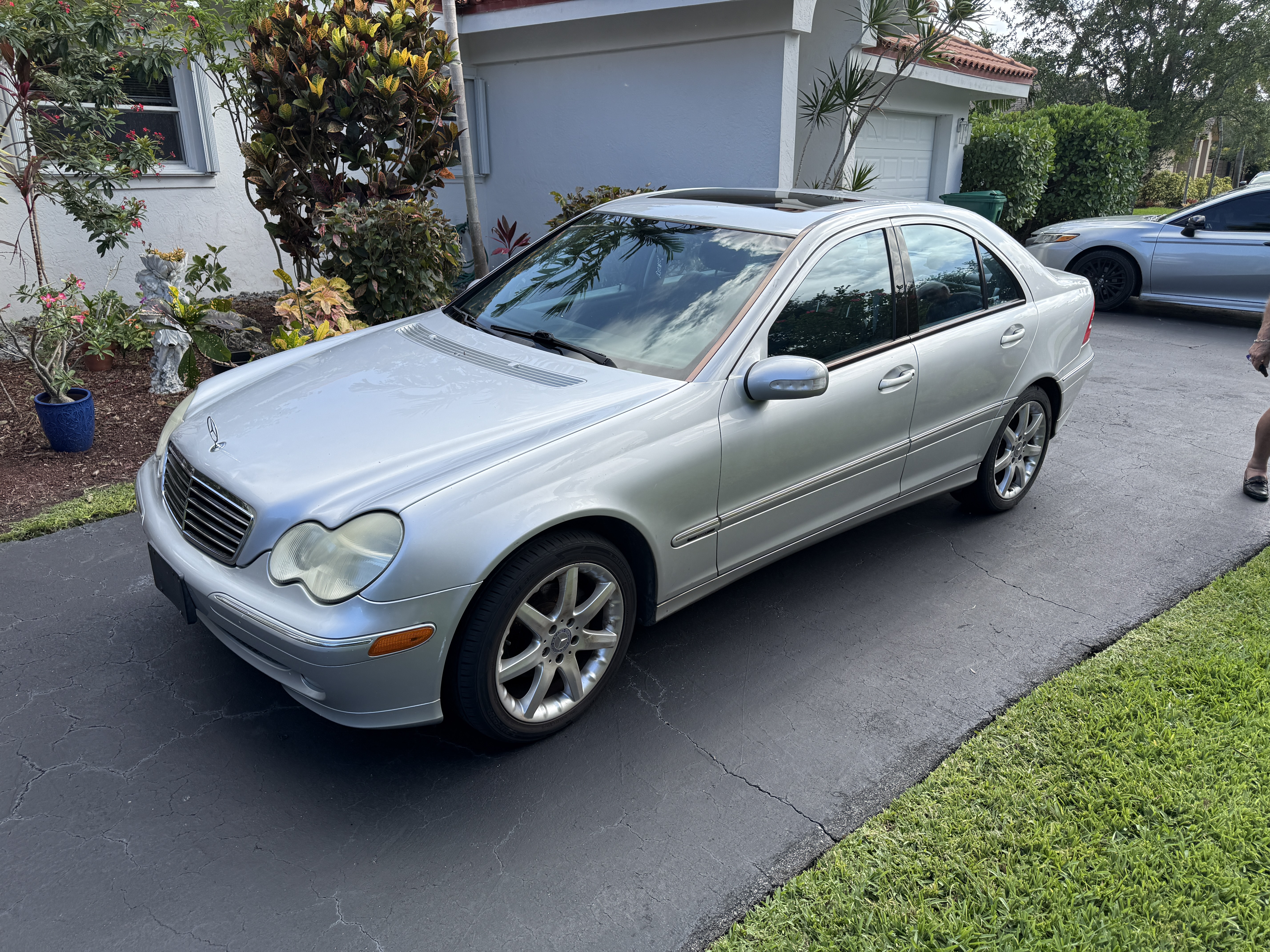 Used 2003 Mercedes-Benz C 230 Sedan image 1
