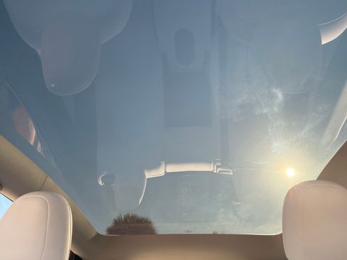 Used 2022 Tesla Model Y Long Range image 5