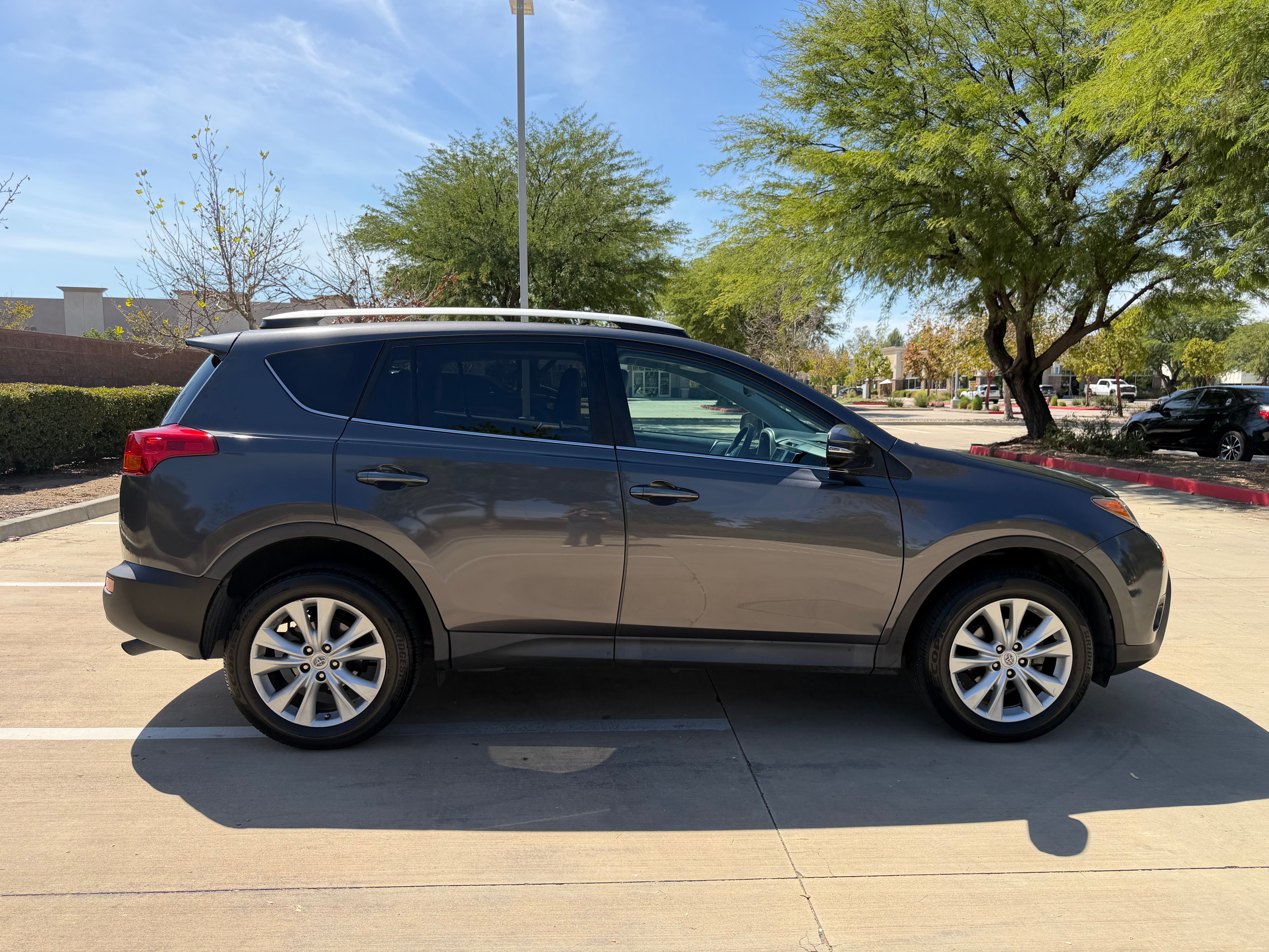 Used 2015 Toyota RAV4 Limited FWD image 2