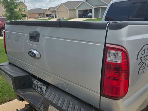 Used 2016 Ford F350 XLT w/ XLT Premium Package image 8