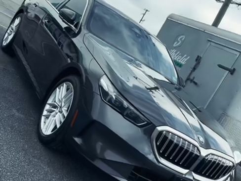 Used 2024 BMW 530i w/ Premium Package image 2