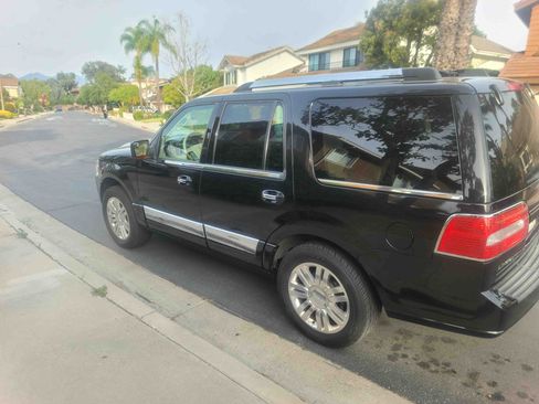 Used 2012 Lincoln Navigator 4WD image 2