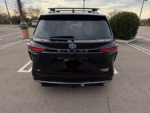 Used 2022 Toyota Sienna Platinum image 5