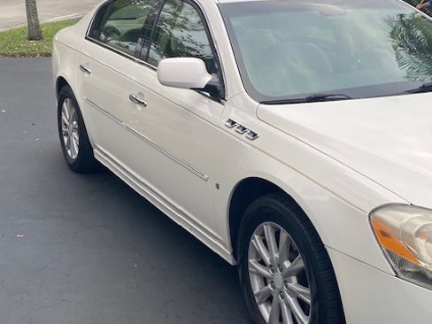 Used 2010 Buick Lucerne CX image 2