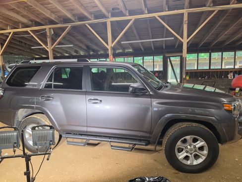 Used 2021 Toyota 4Runner SR5 AWD/4WD image 2