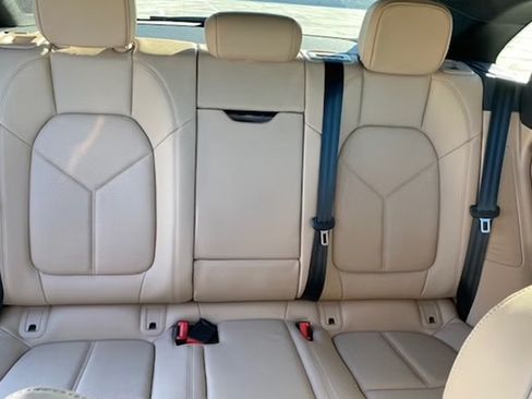 Used 2021 Porsche Macan image 11