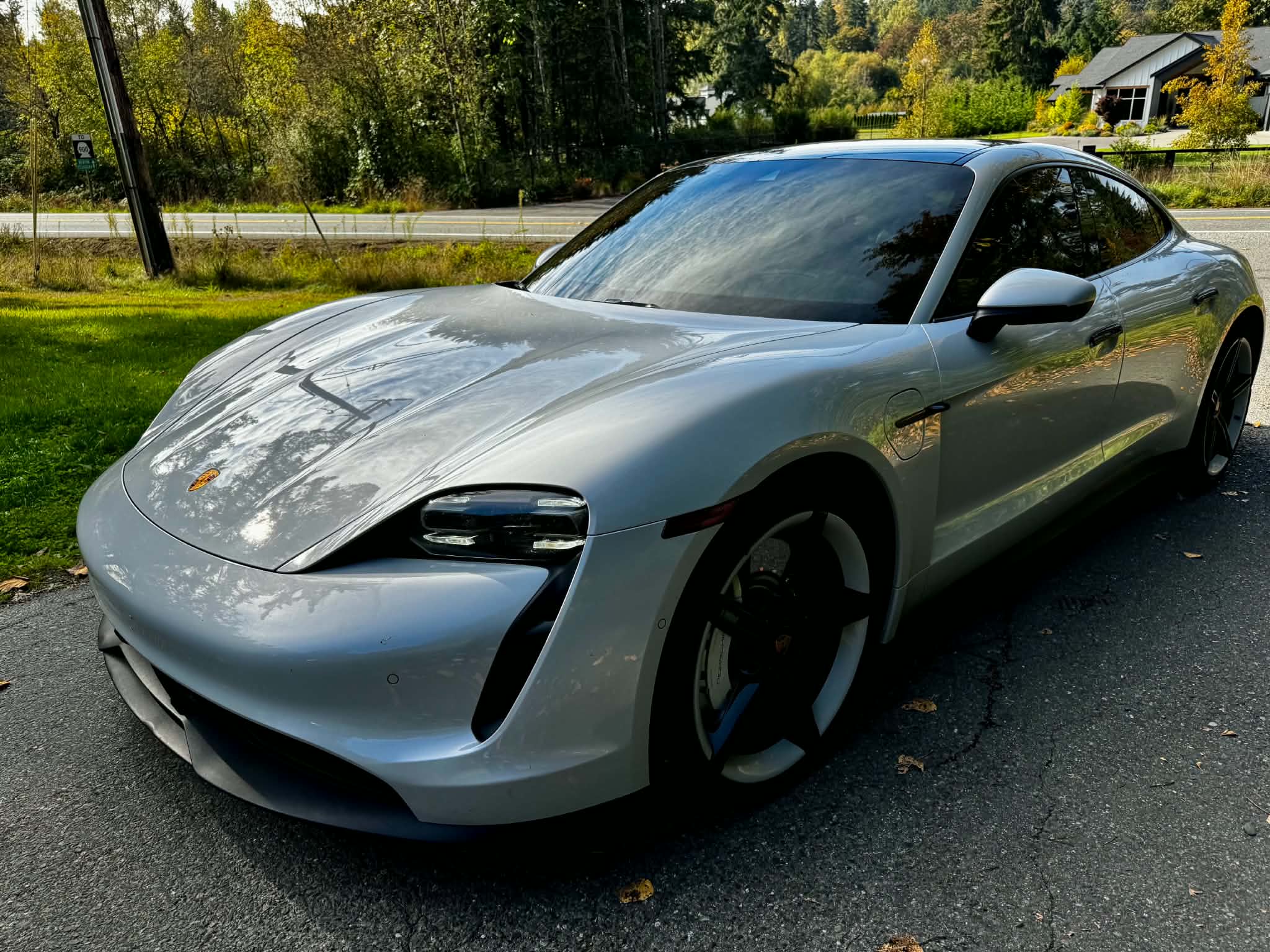 Used 2022 Porsche Taycan RWD image 2