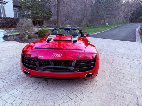 Used 2011 Audi R8 V10 image 11