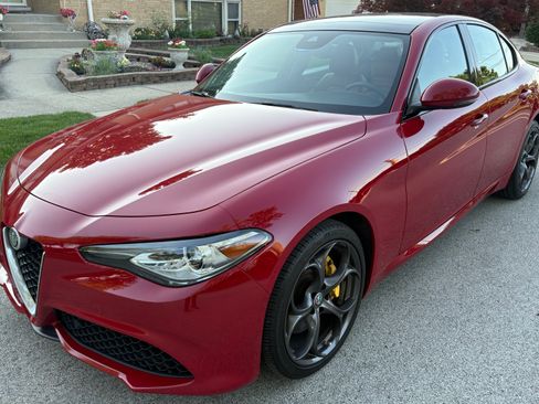 Used 2017 Alfa Romeo Giulia Ti w/ TI 19" Sport Package AWD/4WD image 8