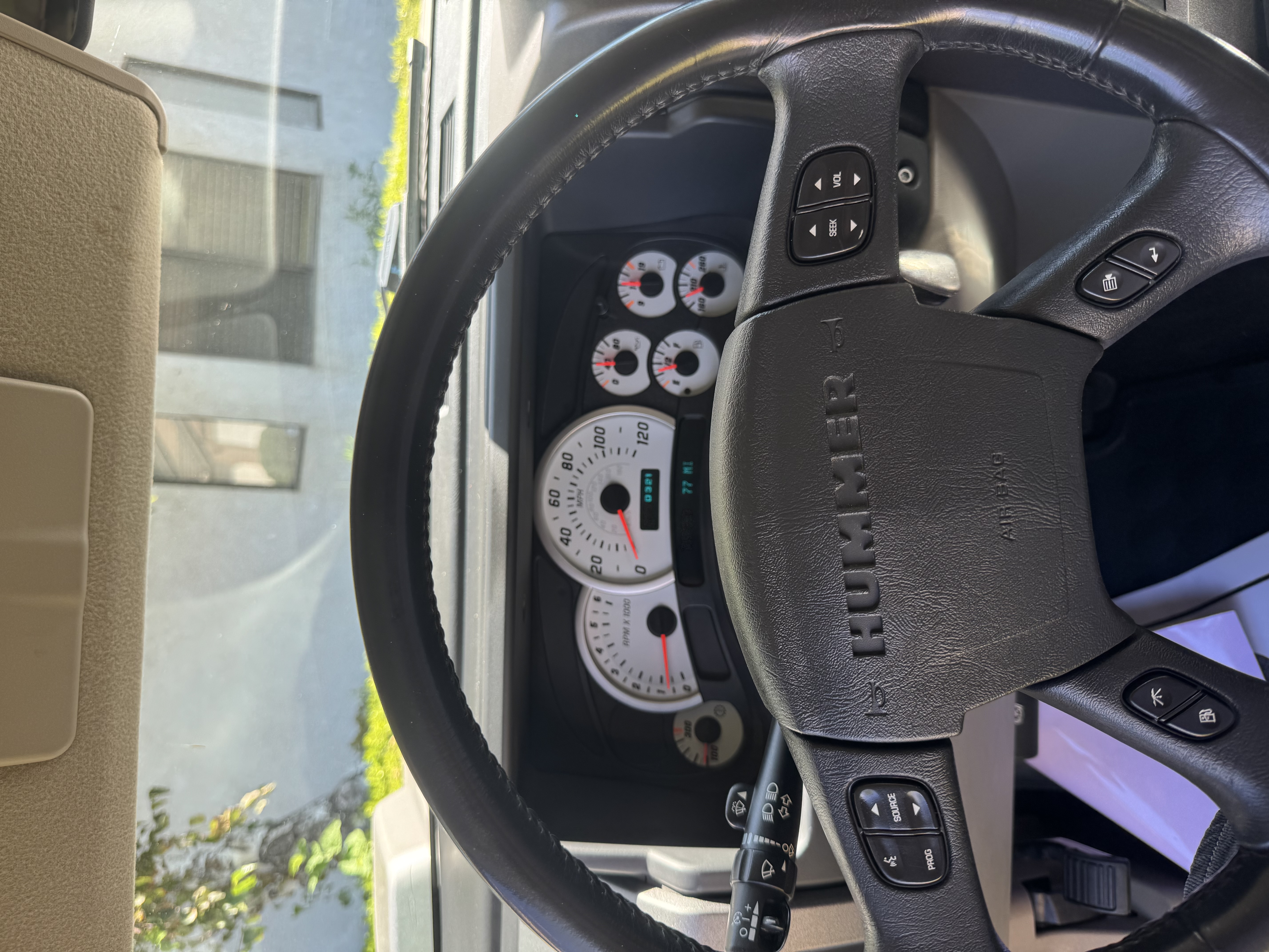 Used 2003 HUMMER H2 w/ Preferred Equipment Group AWD/4WD image 10