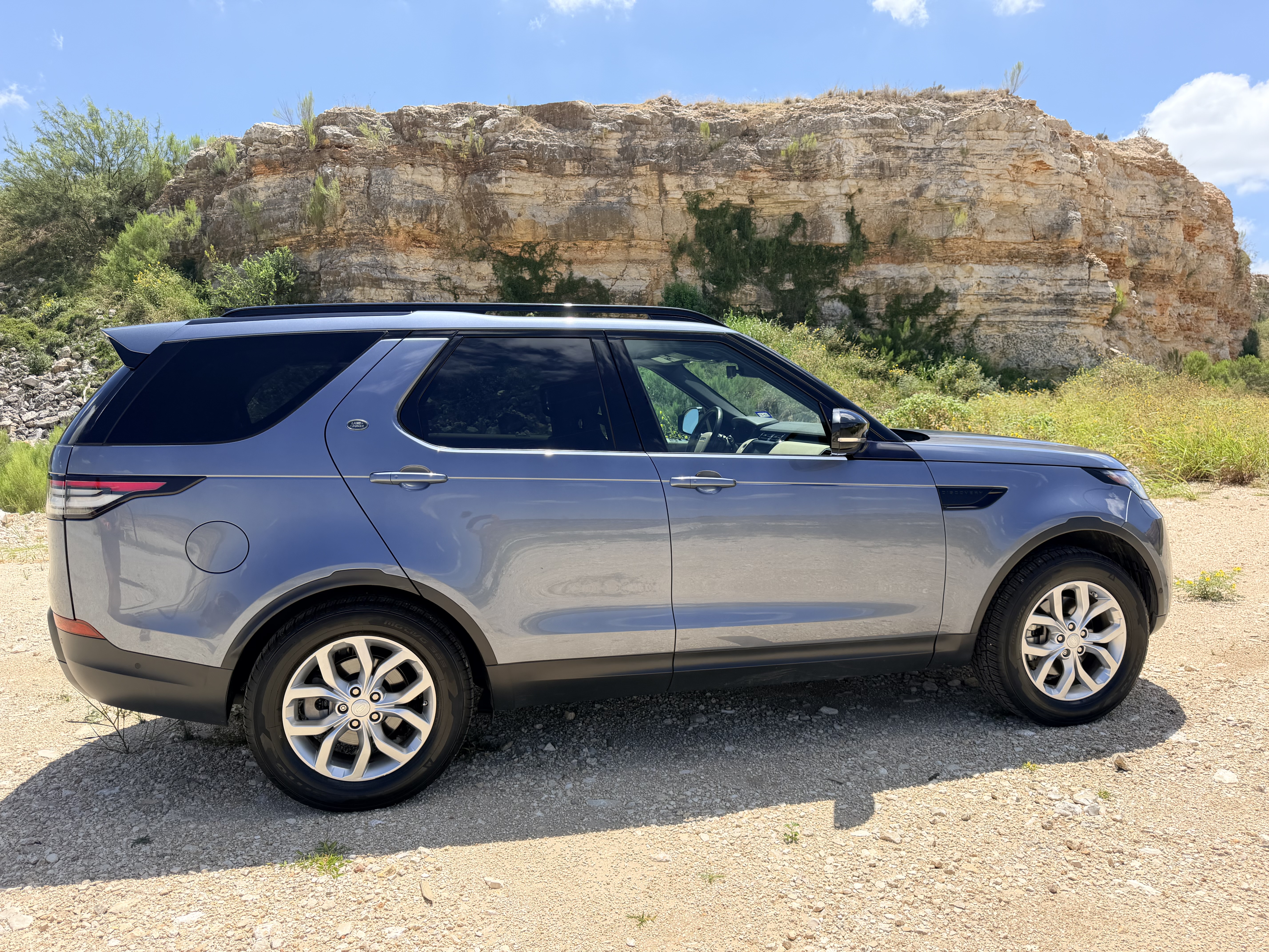 Used 2019 Land Rover Discovery SE AWD/4WD image 1