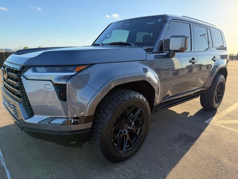 Used 2026 Lexus GX 550 w/ Accessory Package (2T) image 14