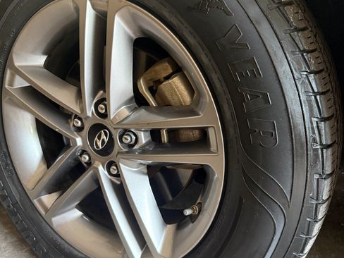 Used 2017 Hyundai Santa Fe Sport FWD image 16