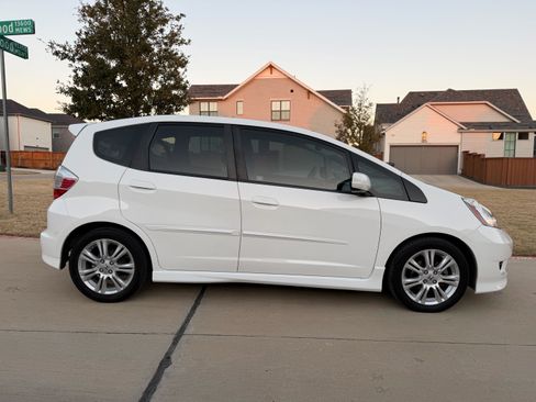 Used 2011 Honda Fit Sport image 1