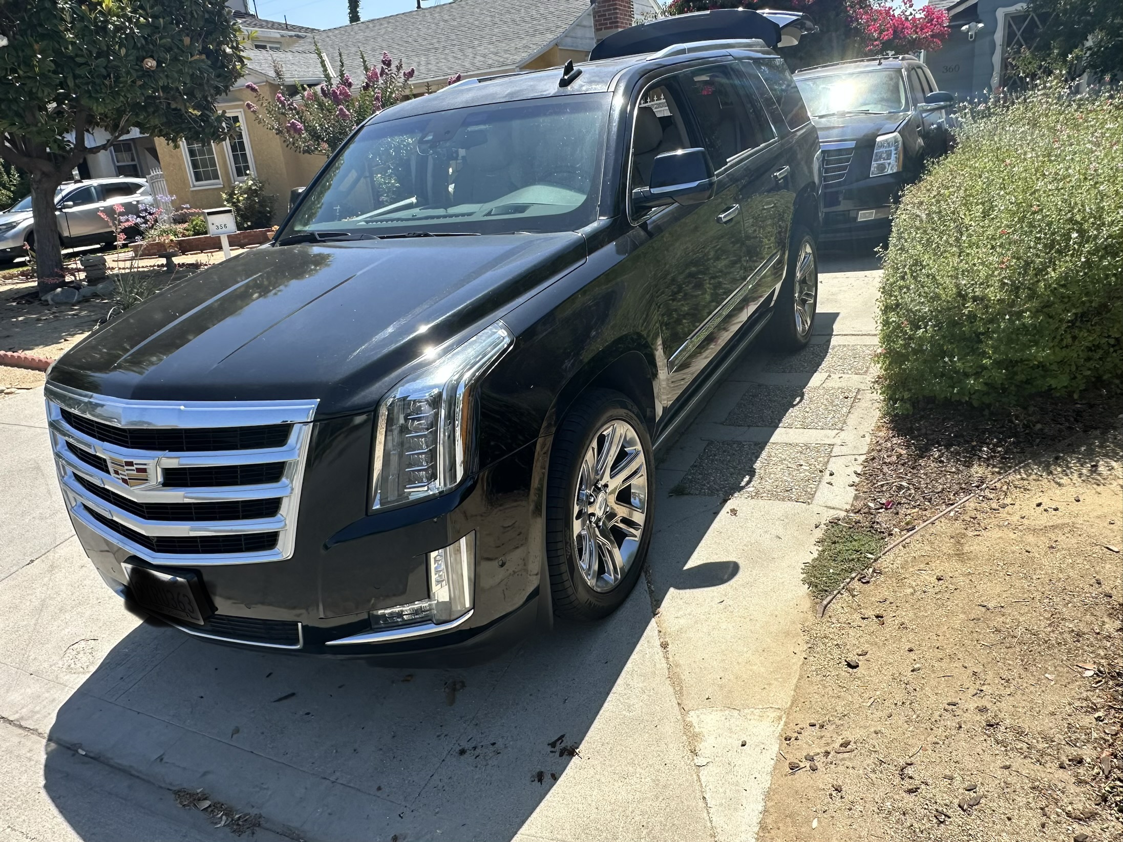Used 2017 Cadillac Escalade Premium Luxury RWD image 2