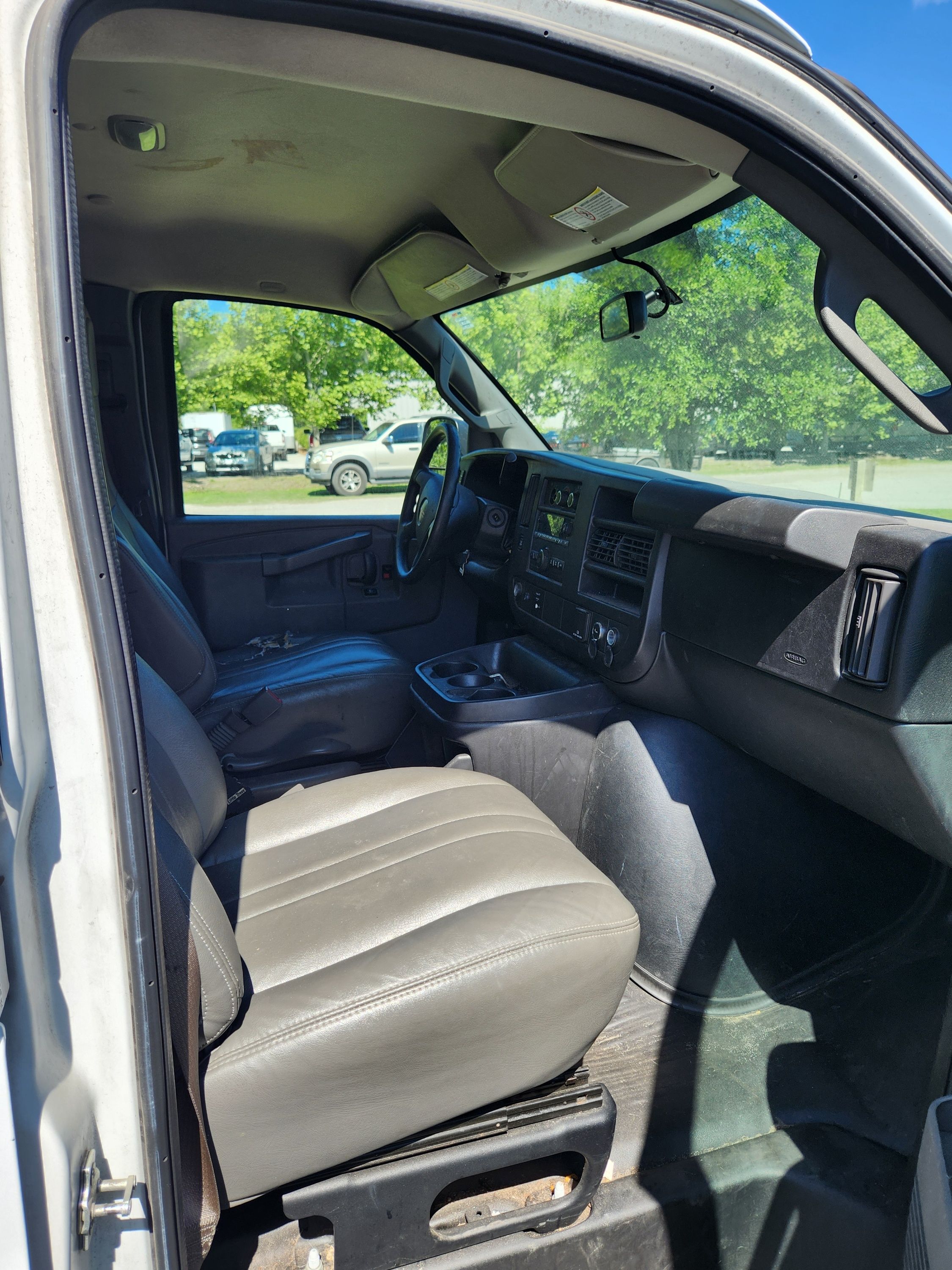Used 2017 GMC Savana 2500 RWD image 12