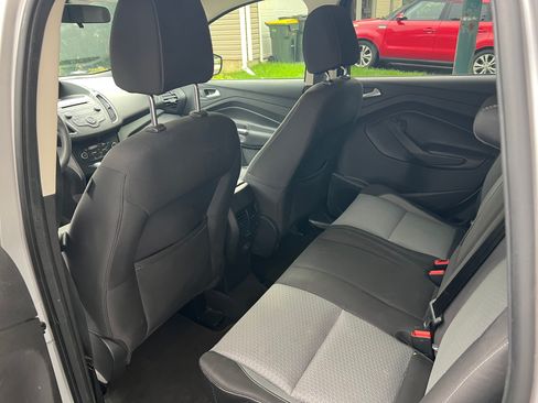 Used 2017 Ford Escape SE AWD/4WD image 5