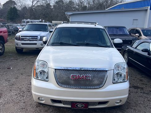 Used 2013 GMC Yukon Denali image 1