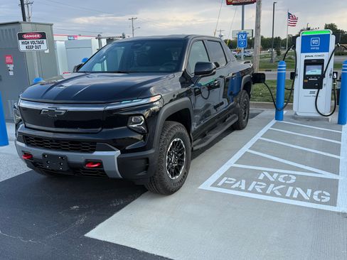 Used 2026 Chevrolet Silverado EV Trail Boss image 5